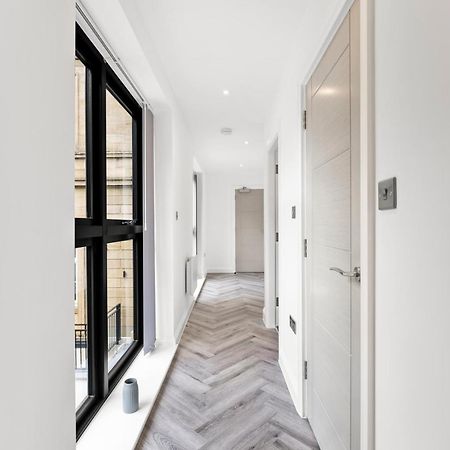 Stylish Large Leeds Apartment - Parking Exterior foto