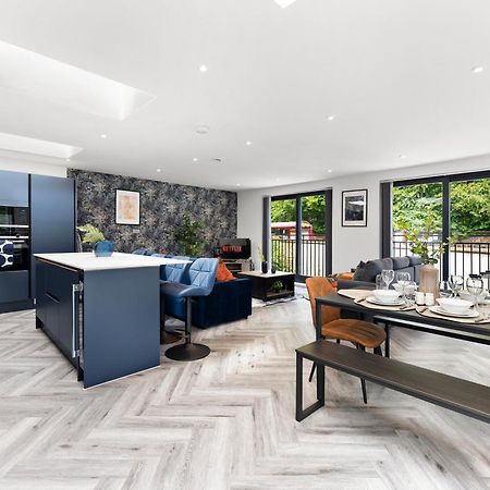 Stylish Large Leeds Apartment - Parking Exterior foto