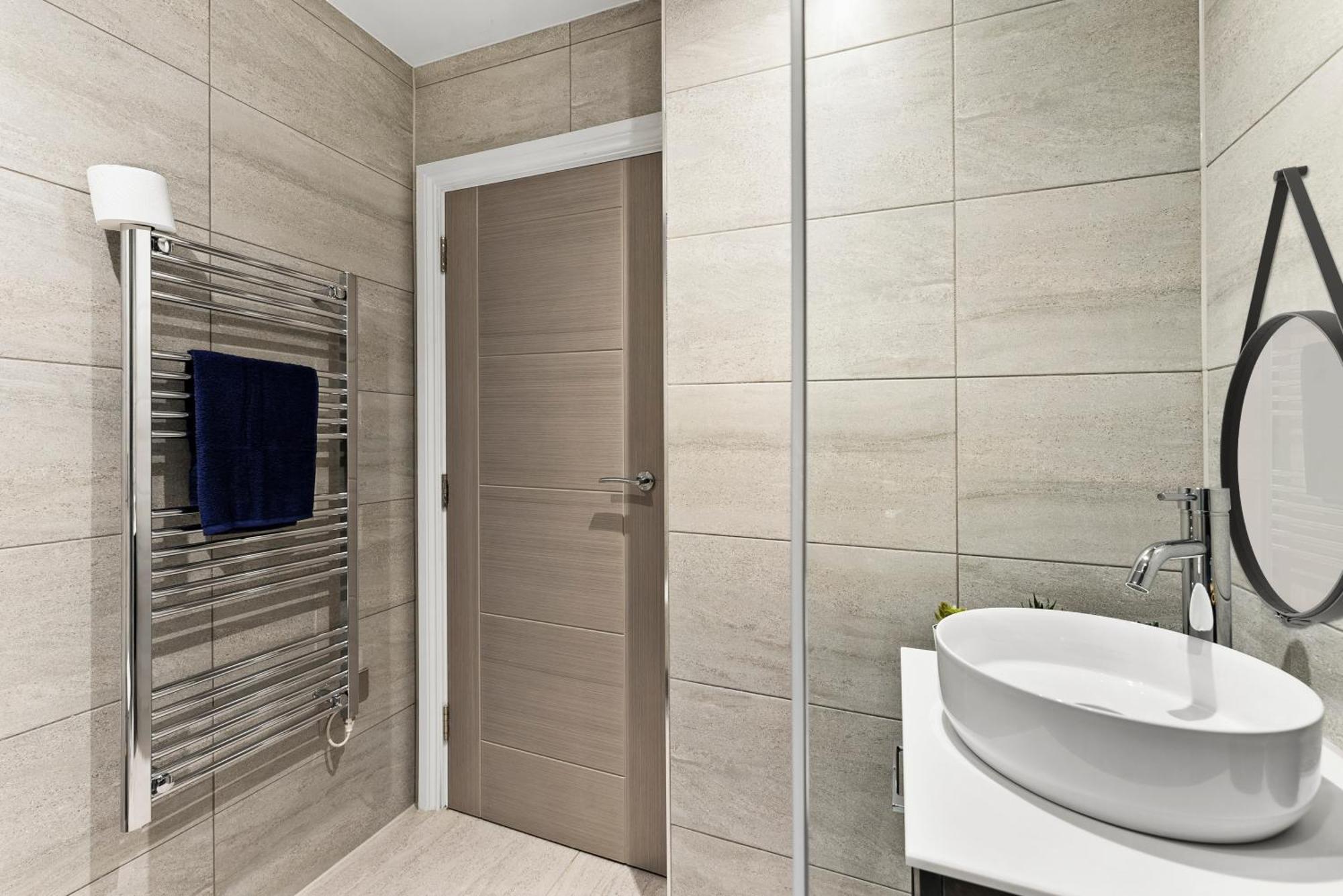 Stylish Large Leeds Apartment - Parking Exterior foto