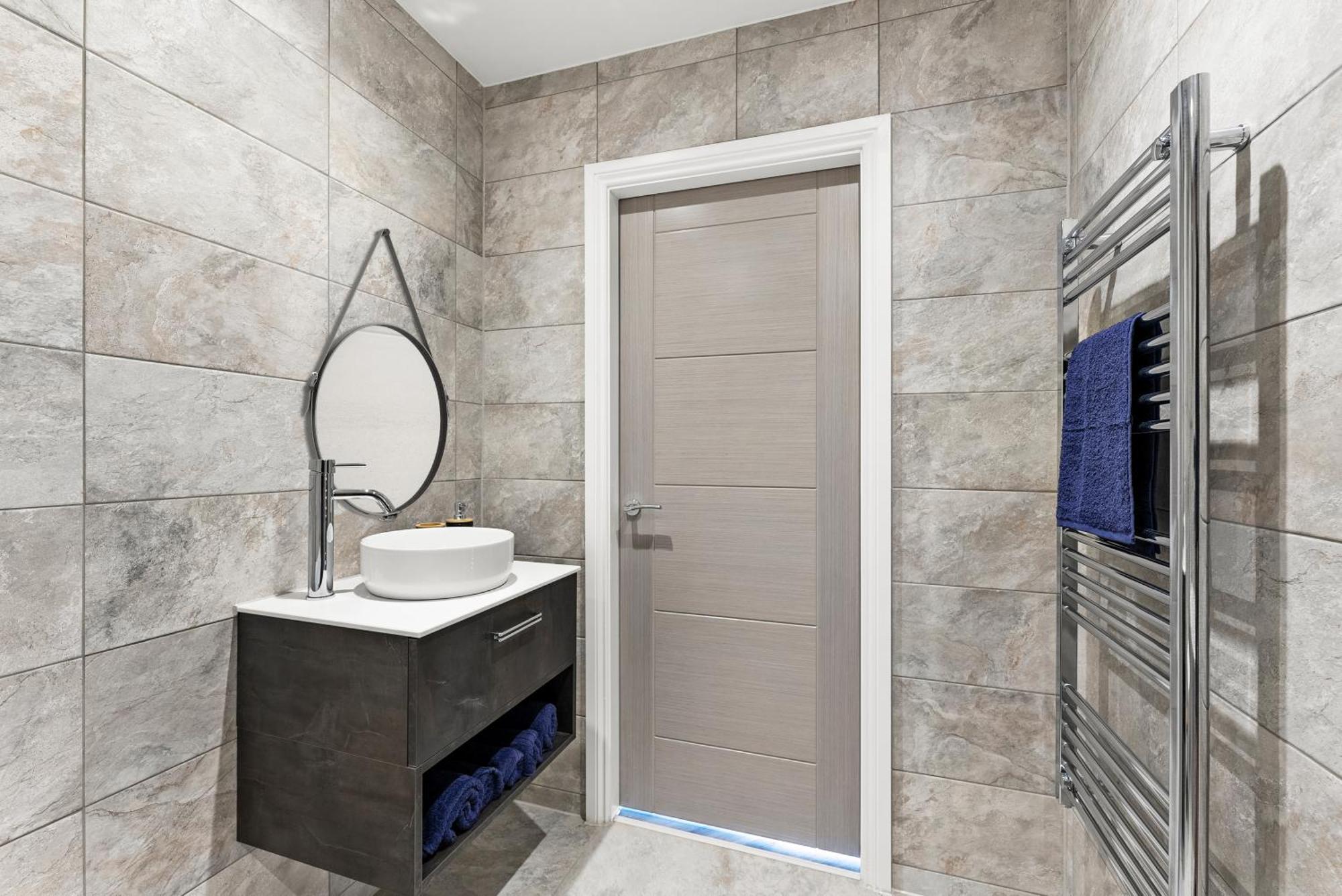 Stylish Large Leeds Apartment - Parking Exterior foto