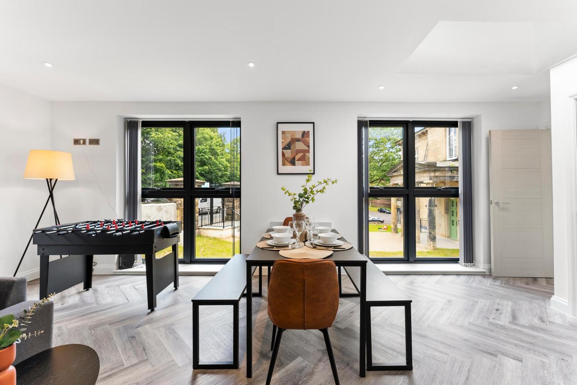 Stylish Large Leeds Apartment - Parking Exterior foto